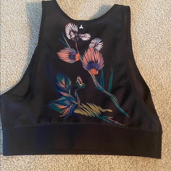 Ultracor workout top size small black with design . Front and back - Picture 4 of 5